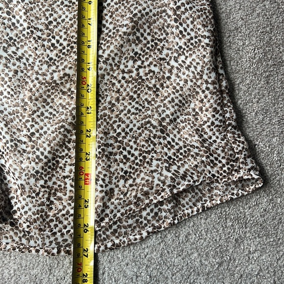 DR2 Size L Animal Print Tie neck blouse V-neck button front brown and tan 12/14 - Picture 9 of 11